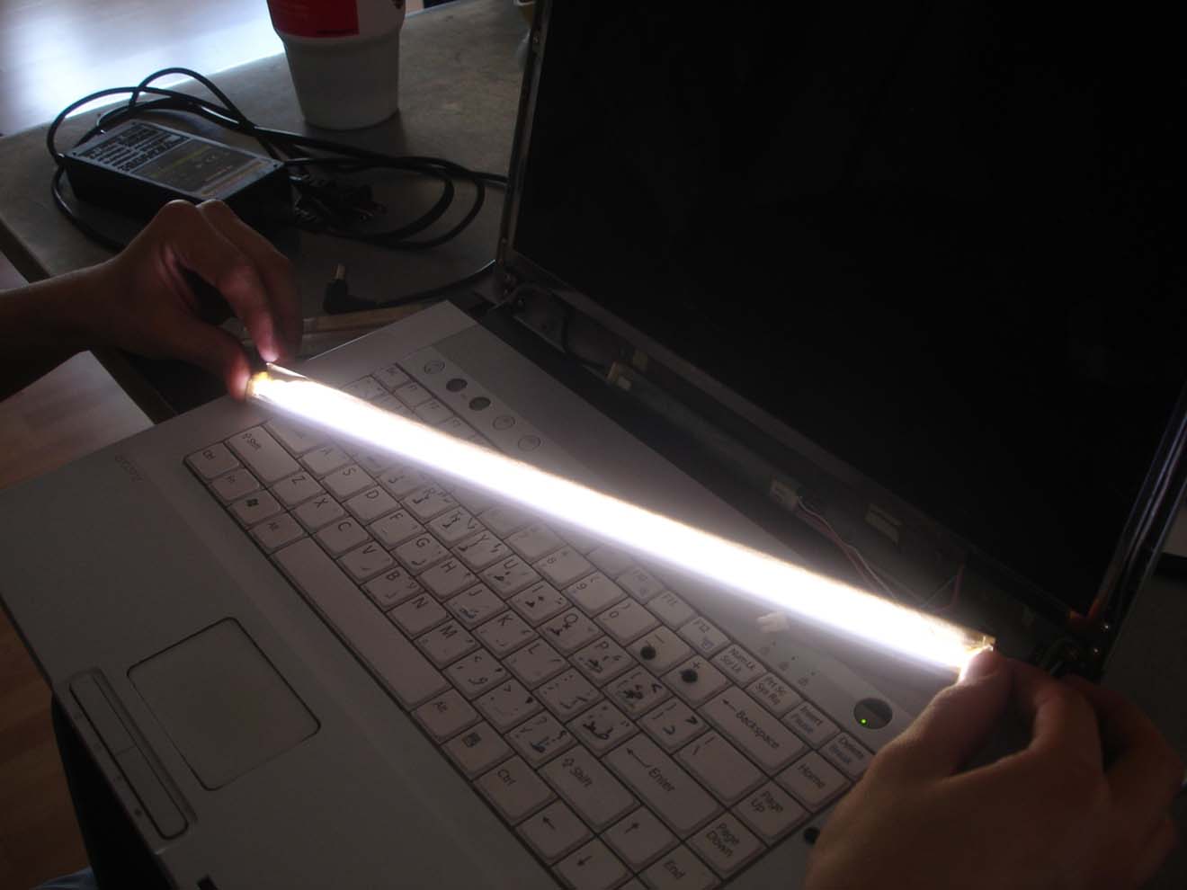 Замена и ремонт подсветки экрана ноутбука в Борисове